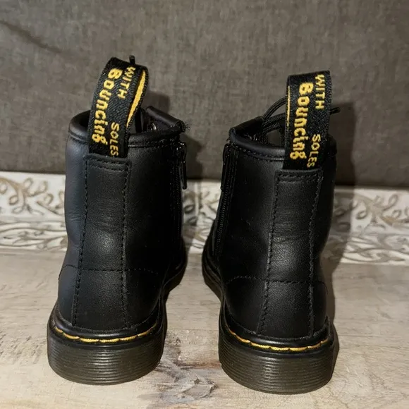 DR MARTENS toddler boots size 8 Like New, worn once.