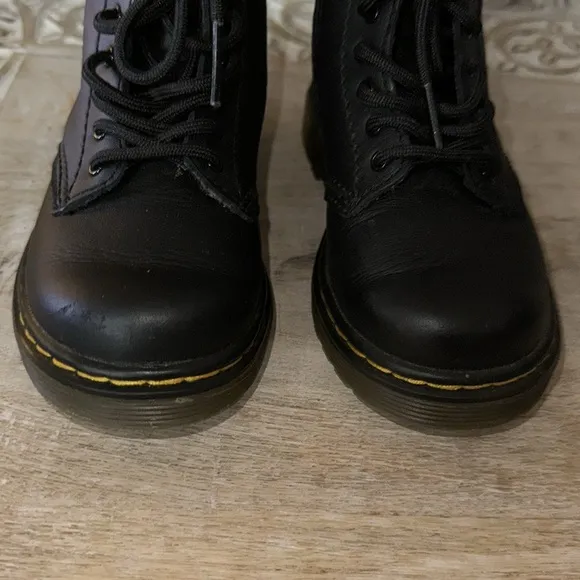 DR MARTENS toddler boots size 8 Like New, worn once.