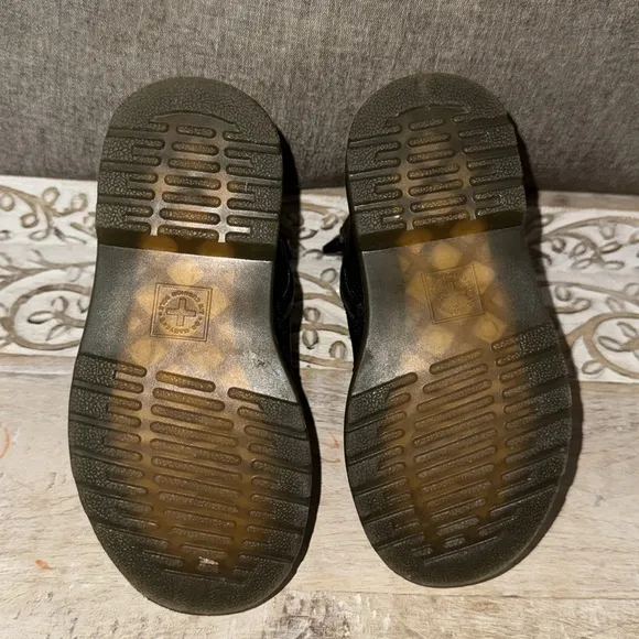 DR MARTENS toddler boots size 8 Like New, worn once.