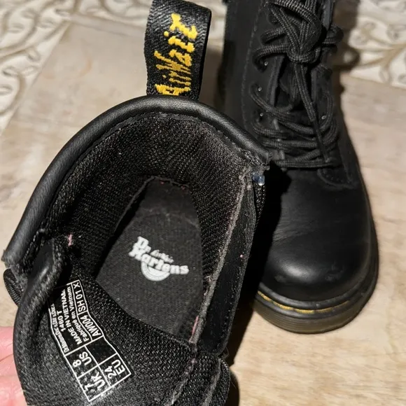 DR MARTENS toddler boots size 8 Like New, worn once.