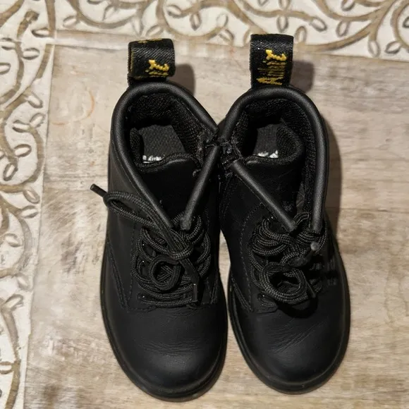 DR MARTENS toddler boots size 8 Like New, worn once.