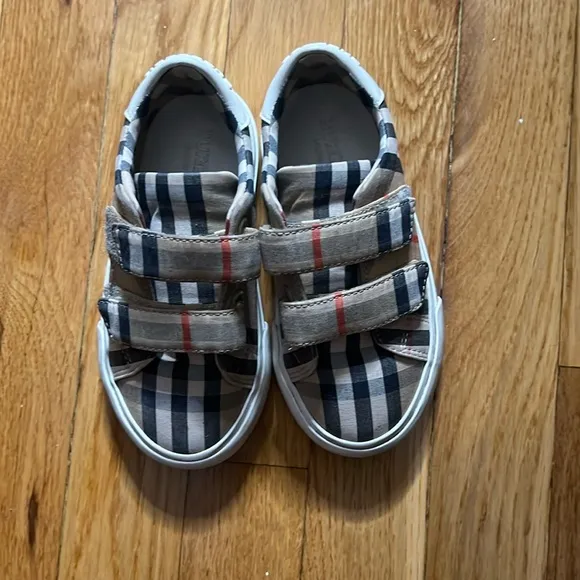 Kids Burberry sneakers size 26