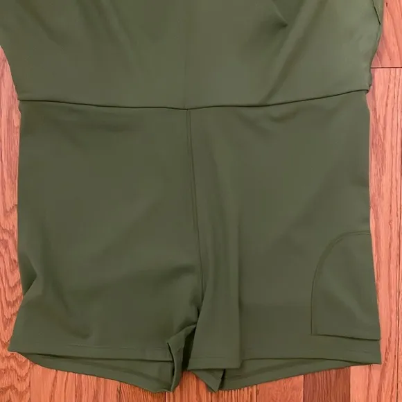 WeWoreWhat Revolve Active Tennis‎ Skort Court Green XL NWOT